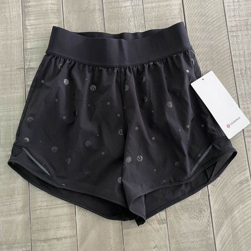 NWT Lululemon Hotty Hot Short 4" * Logo
Poco Logo Foil Black size 2